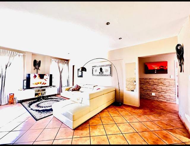 2 BEDROOM PROPERTY TO RENT IN FOURWAYS